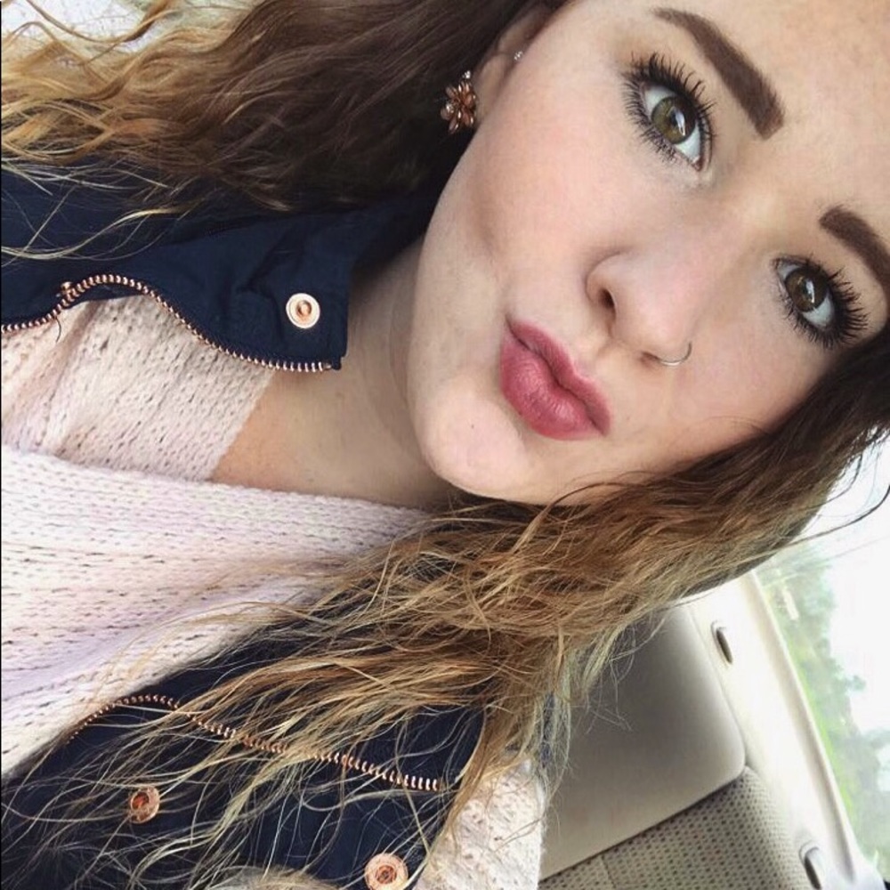 Meet your Posher, Elana